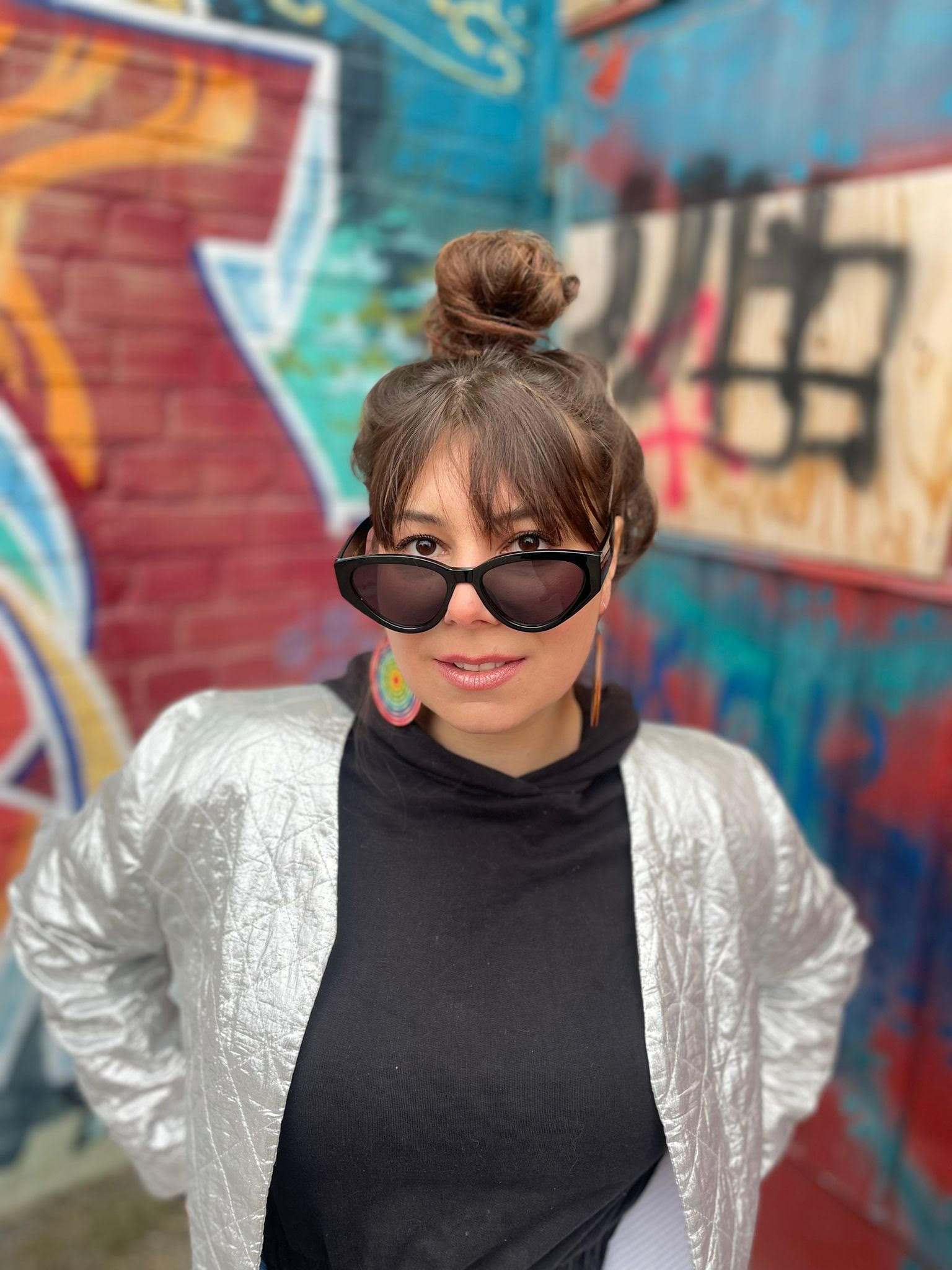 kuva artistista nimeltä hoodikissa